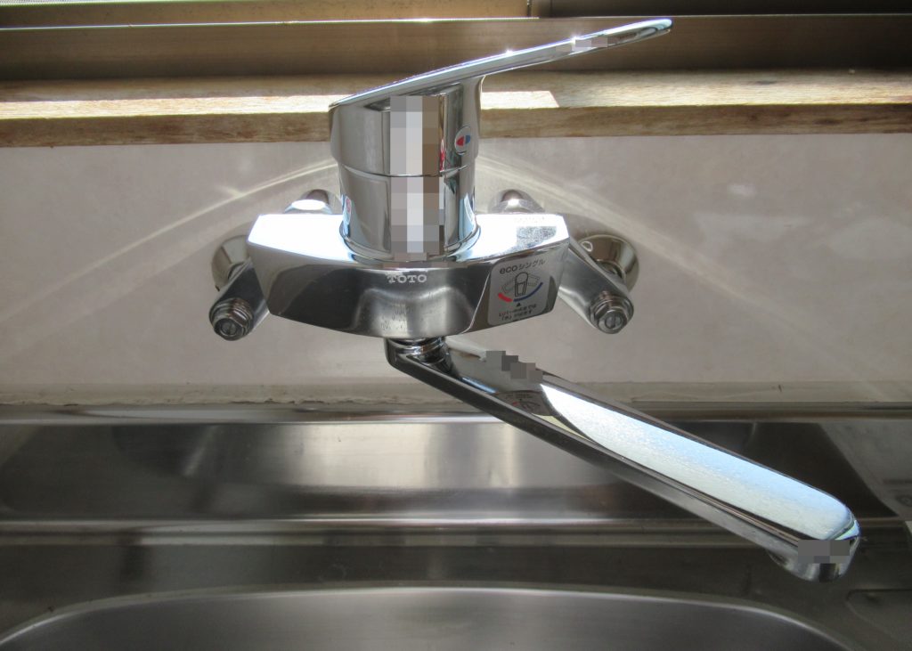 キッチン・台所の壁付シングルレバー混合水栓の交換方法（取り替え）