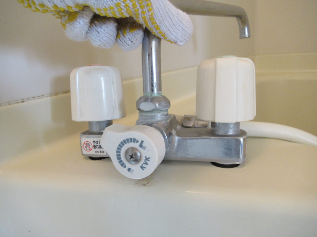 浴室・お風呂場のデッキ形（台付き）シャワー付きサーモスタット混合水栓の交換方法（取り替え）