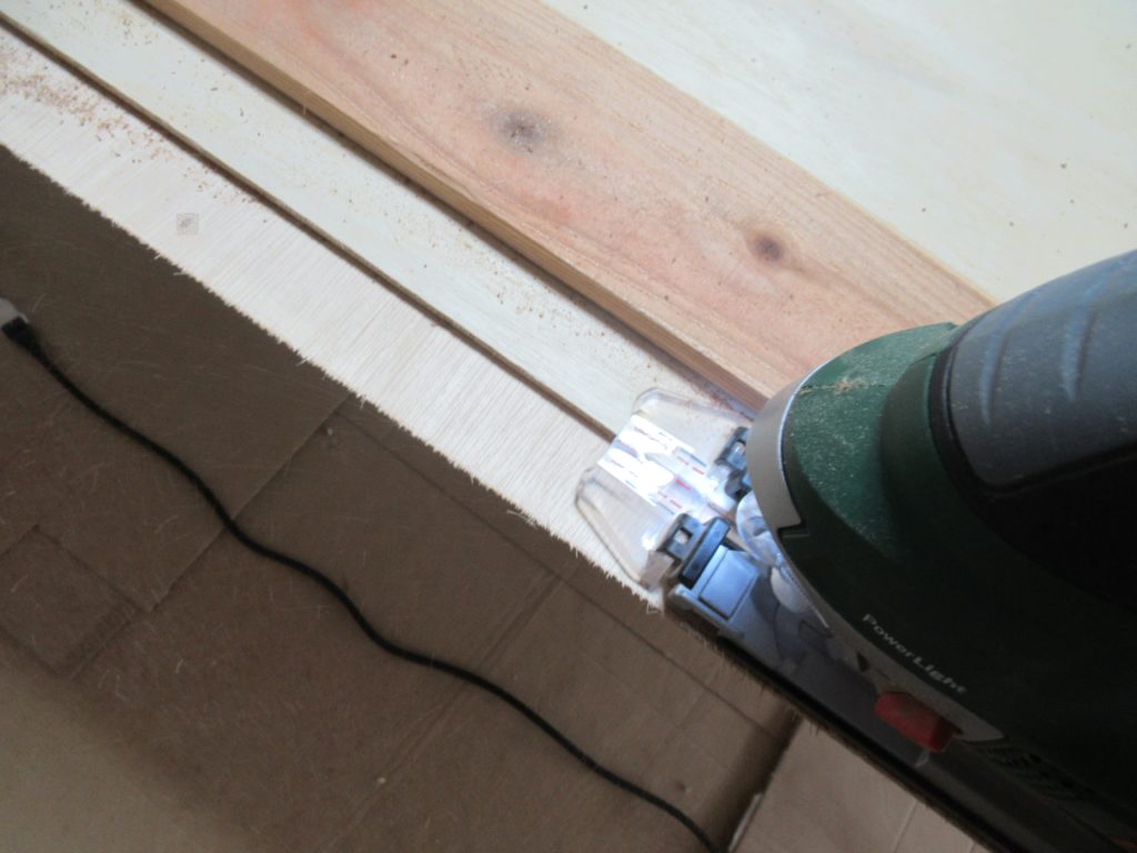ベニヤ板をまっすぐ切る カットする 方法とその道具
